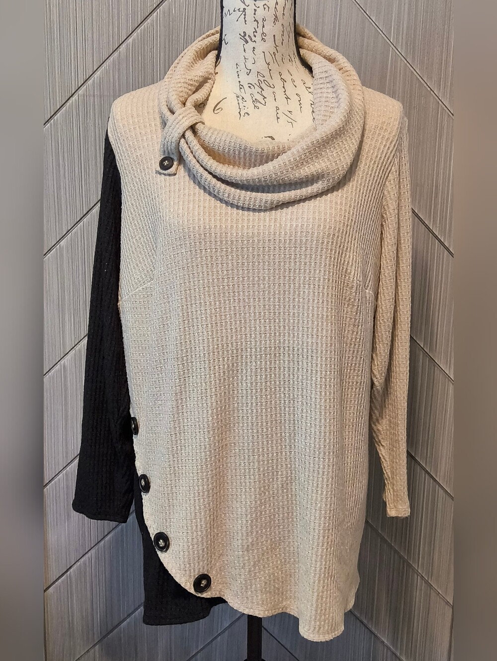 AGB Woman 1X Waffle Knit Tunic Top Cowl Neck Button Side Cream & Black Casual
